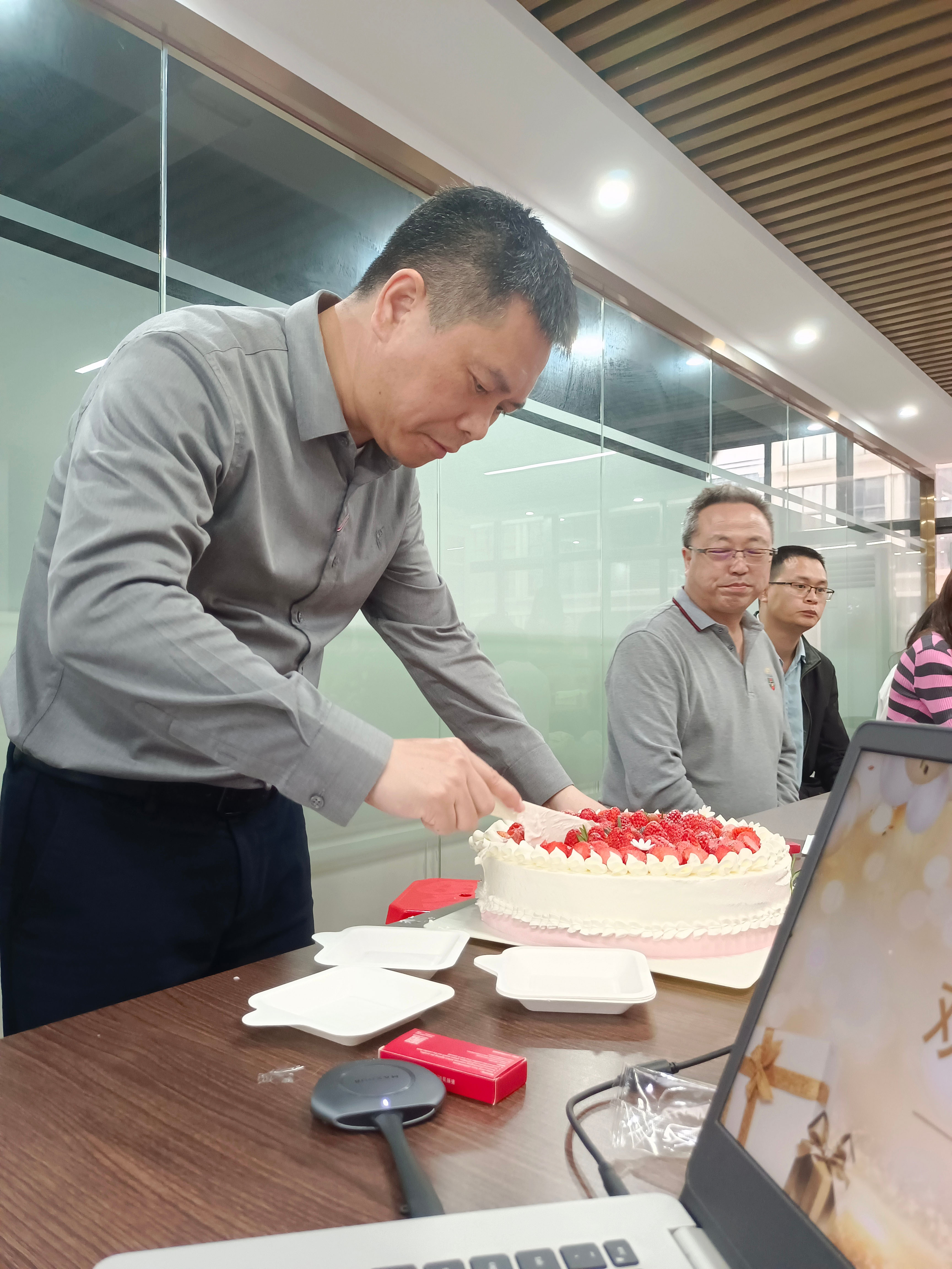 j9九游会真人游戏第一品牌(中国)官方网站新材第一季生日会 j9九游会真人游戏第一品牌(中国)官方网站新材第一季生日会